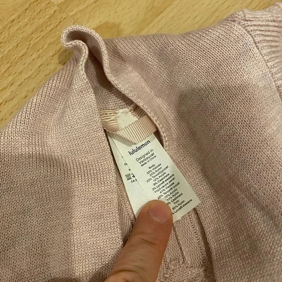 LULULEMON - Dreamweaver Wrap in Heathered Misty Pink Cashmere Blend - Picture 4 of 5